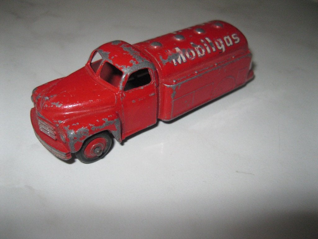 dinky toys mobilgas  studebaker gastanker truck 440, Ophalen of Verzenden, Gebruikt, Bus of Vrachtwagen, Dinky Toys