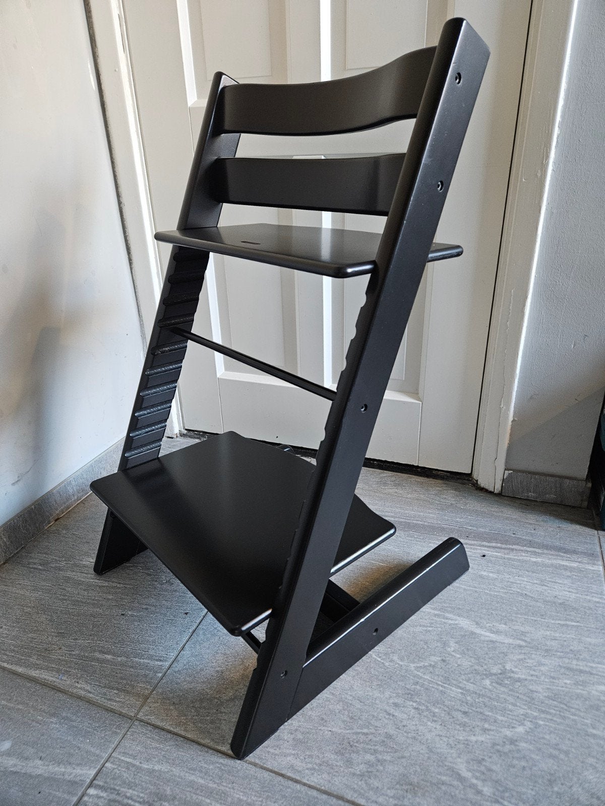 Zwarte Stokke tripp trapp, nieuw model., Ophalen, Zo goed als nieuw, Meegroeistoel, Aanschuifbaar