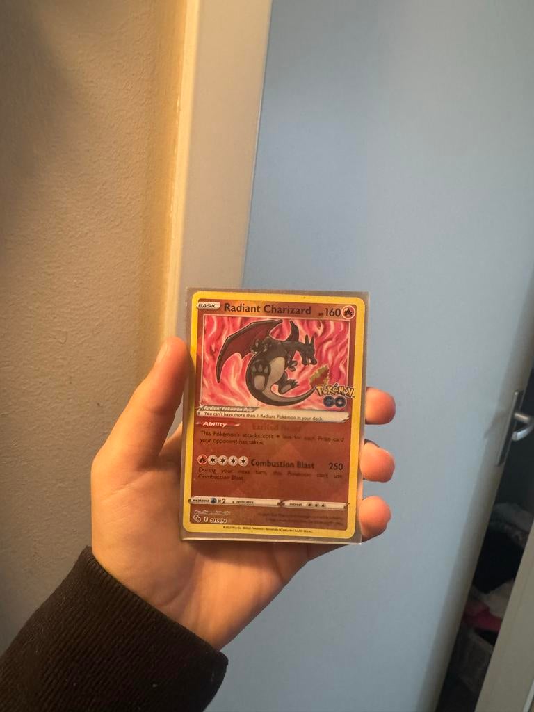 Radiant Charizard Pokémon kaart, Ophalen, Zo goed als nieuw, Losse kaart, Foil