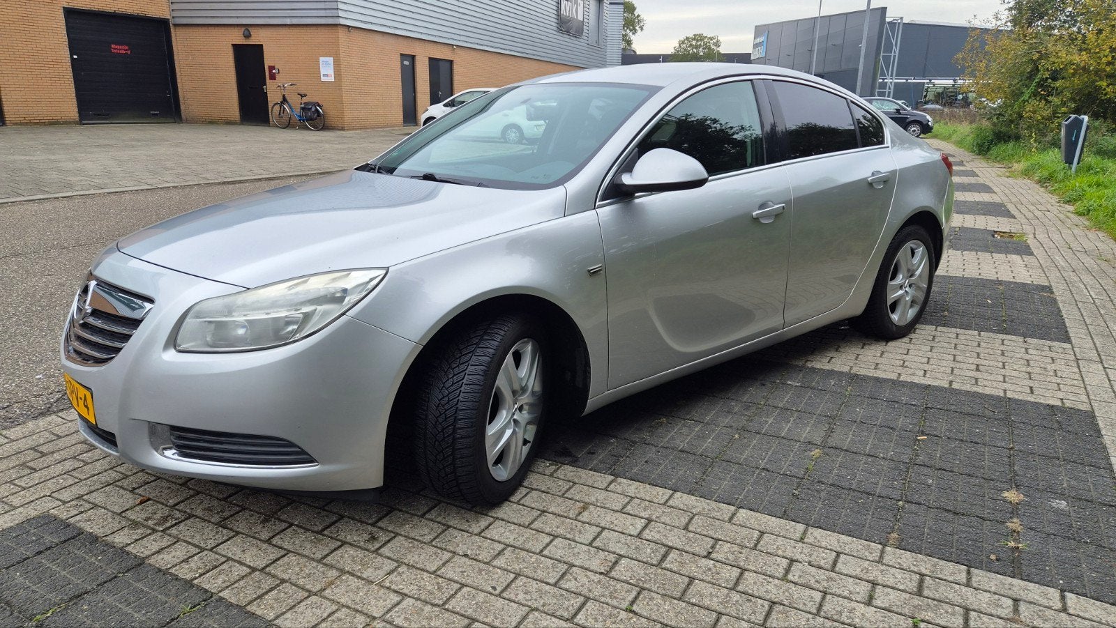 Opel Insignia 1.8 103KW 4-DRS 2009 Grijs, Auto's, Euro 5, Stof, 4 cilinders, Electronic Stability Program (ESP)
