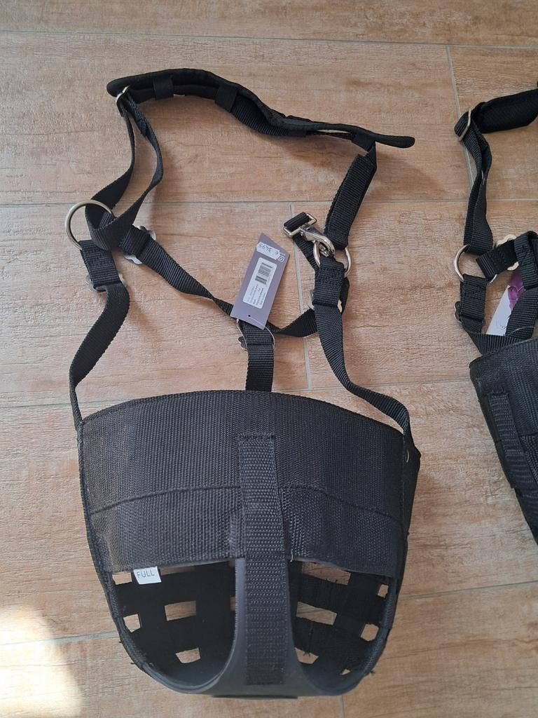 Nieuw, 2x  QHP graasmasker met neusgaten maat Full, Dieren en Toebehoren, Paarden en Pony's | Overige Paardenspullen, Ophalen of Verzenden