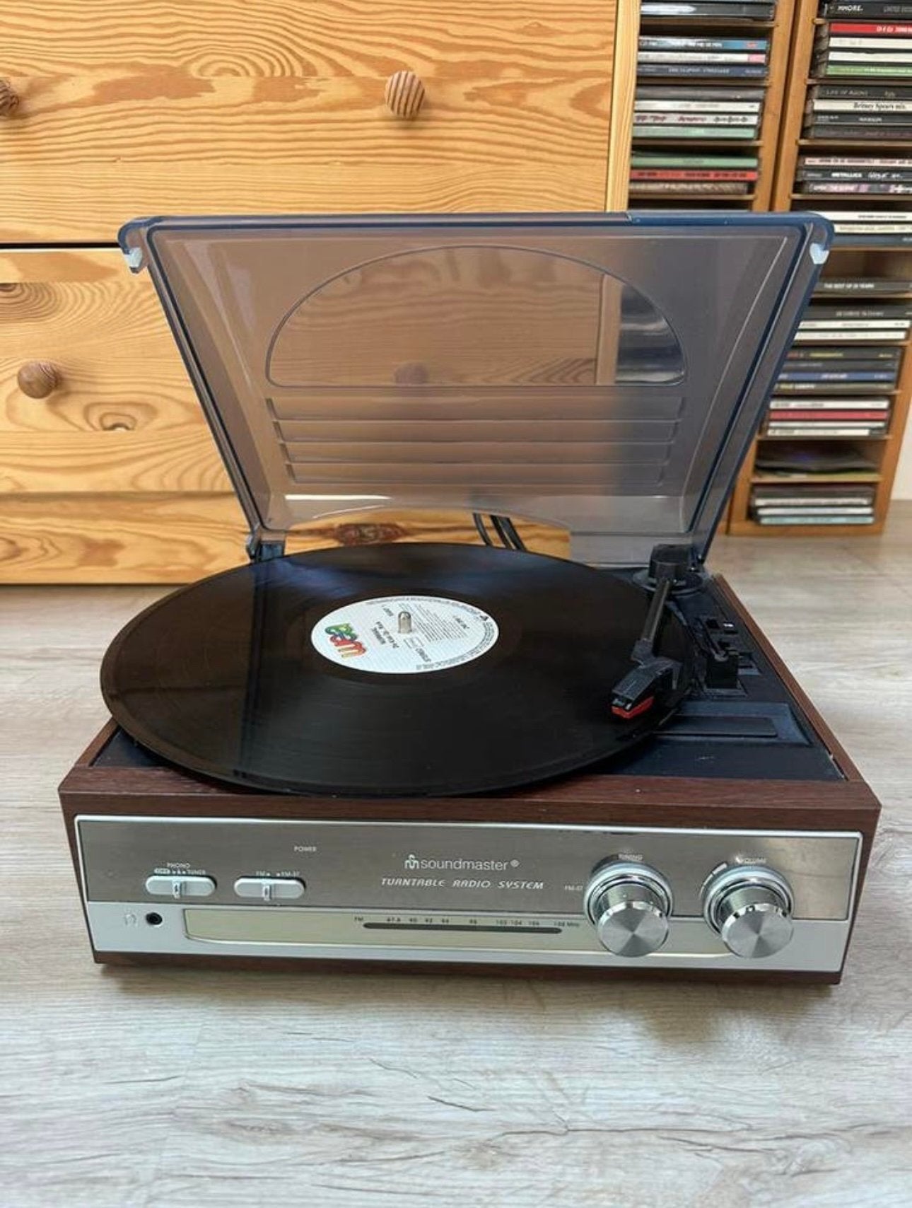 Soundmaster vinyl LP platenspeler met ingebouwde radio., Audio, Tv en Foto, Platenspelers, Ophalen of Verzenden, Zo goed als nieuw