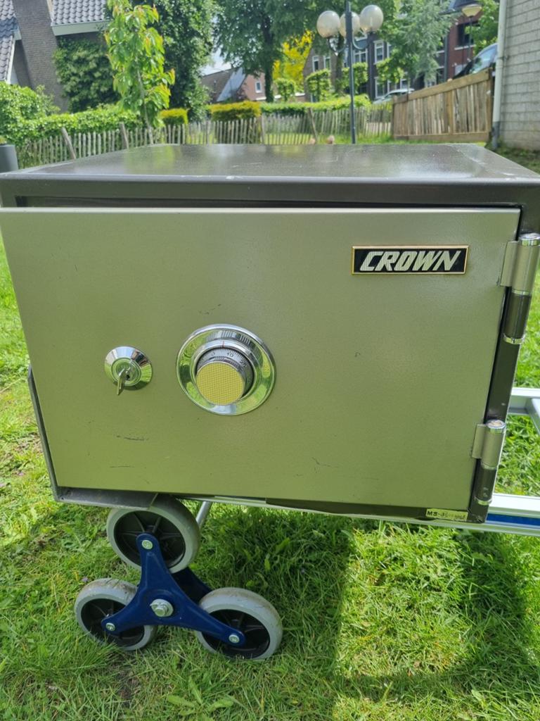 Crown kluis plus sleutel en cijfers meganisme, Ophalen of Verzenden, Gebruikt, Brandkast