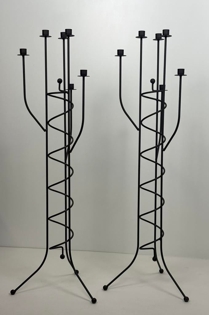 2 x vintage spiraal swirl metalen vloer kandelaar Brutalist, Ophalen, ., Vintage, Grijs