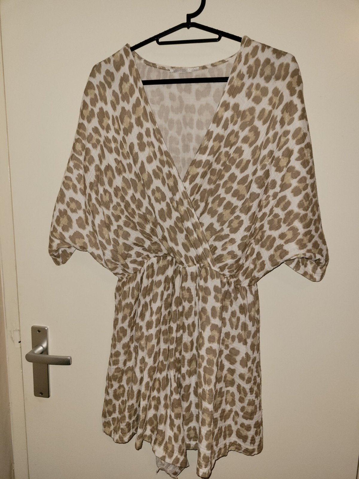 Nieuwe Jumpsuit met Luipaardprint, Kleding | Dames, Jumpsuits, Maat 38/40 (M), Beige, Nieuw, Ophalen of Verzenden