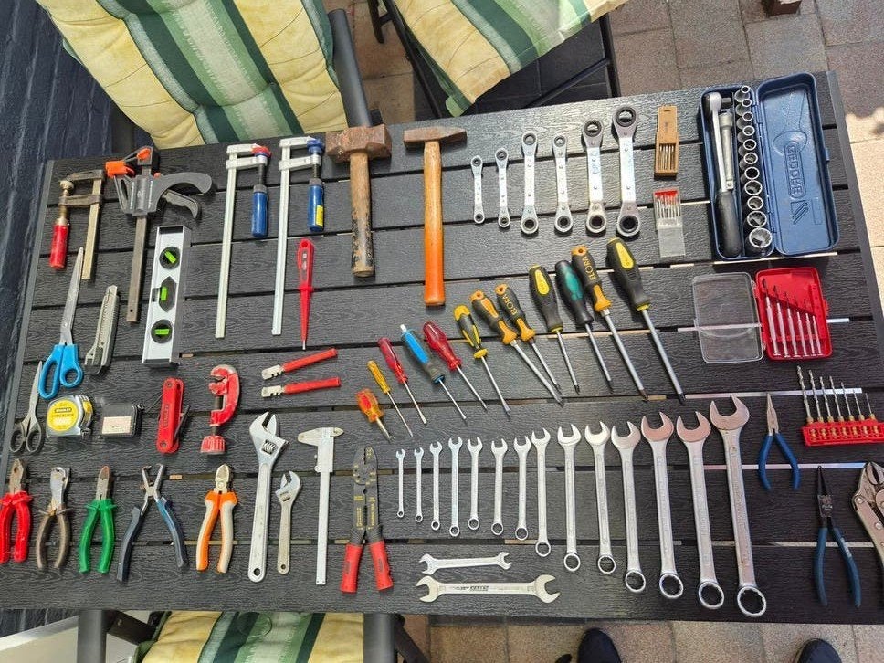 Grote set van 100 stuks divers gereedschap met kist., Ophalen, Gebruikt, Gereedschapsset