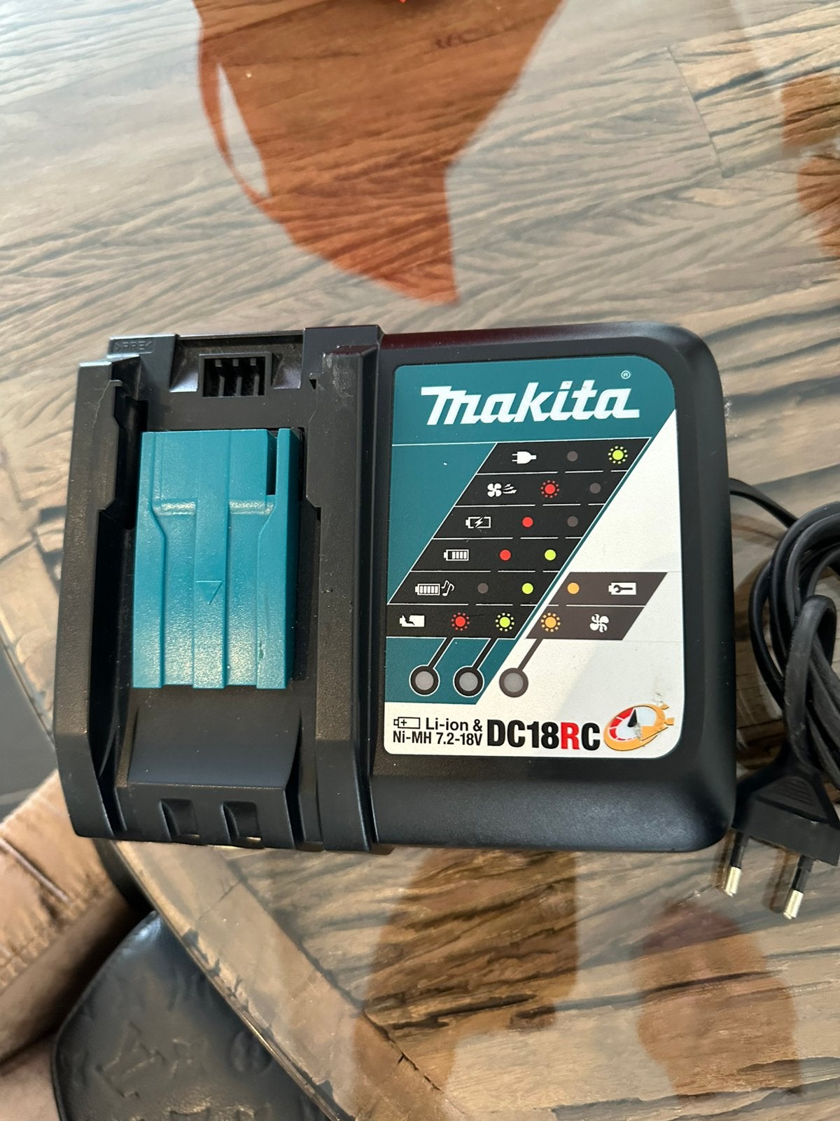 Makita acculader charger diverse modellen, Ophalen of Verzenden, Zo goed als nieuw