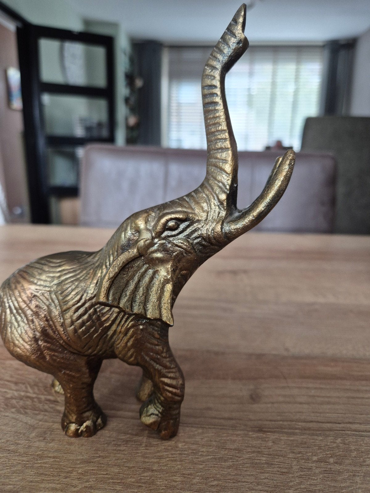 koperen olifant, Ophalen, Dier