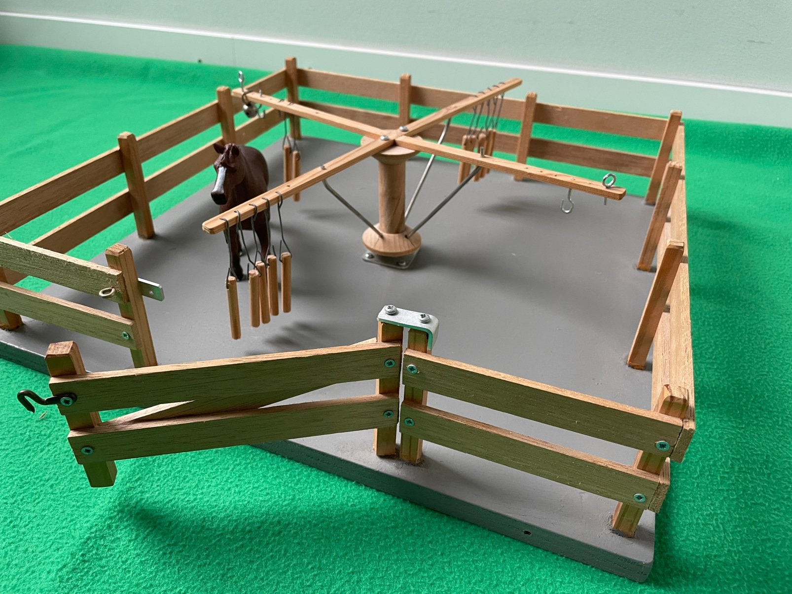 Mooie hand gemaakte houten stap molen incl SCHLEICH paard, Ophalen, Gebruikt