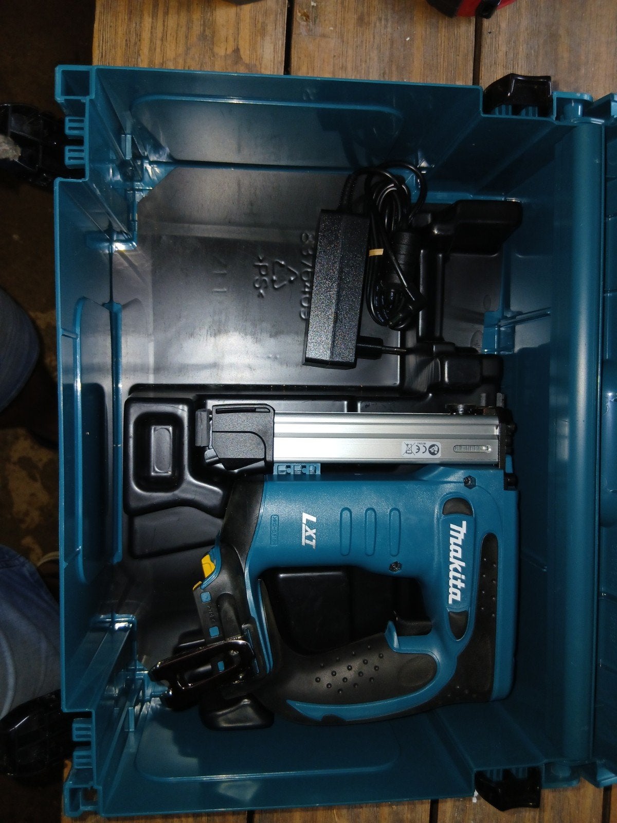 Makita DST221ZJ tacker - nauwelijks gebruikt, Ophalen of Verzenden, Zo goed als nieuw, Tacker/nietmachine, Makita