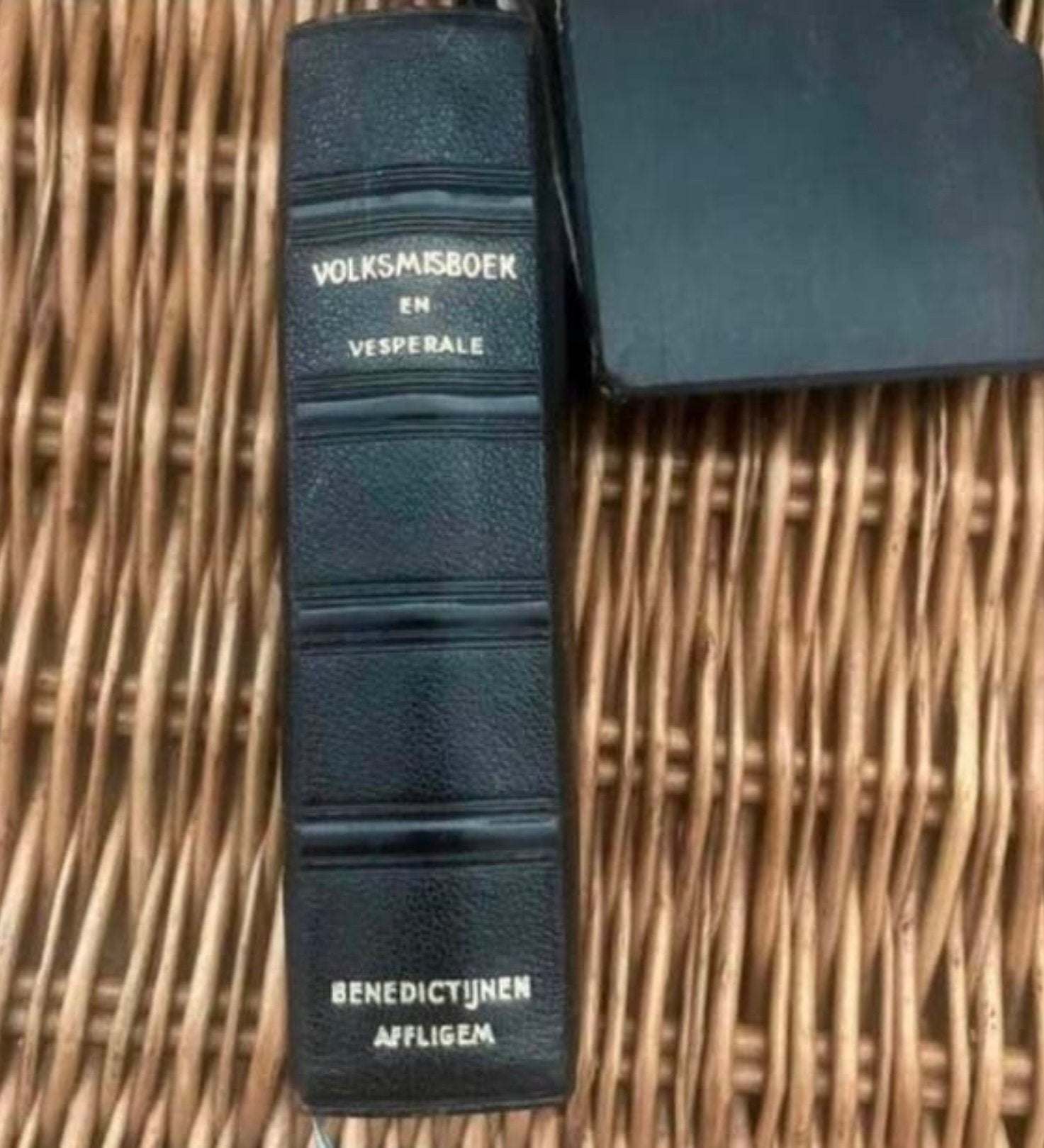 VOLKSMISBOEK EN VESPERALE,BENEDICTIJNEN! MOOI!!!, Ophalen of Verzenden