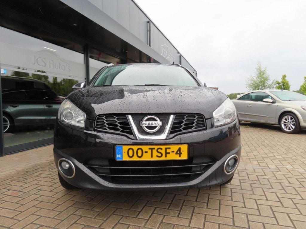Nissan QASHQAI 1.6 Connect Ed. Ecc Cruise Navi Pano Trekhaak, Gebruikt, 1225 kg, 4 cilinders, Zwart