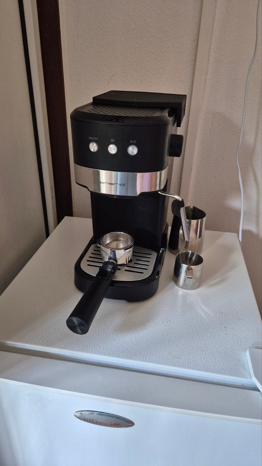 Espressomachine Emerio + Barista essential accessoires, Ophalen, Espresso apparaat
