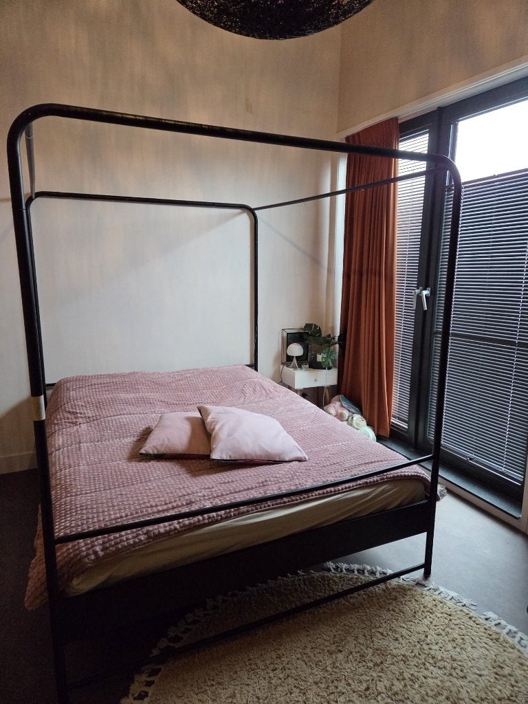 Hemel Bed 160 x 200 zwart metaal merk Woood (VTwonen), Ophalen, Zwart, Tweepersoons, Zo goed als nieuw