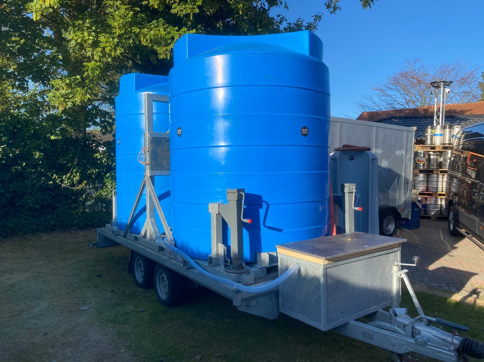 Watertanks 2x5000 liter op aanhanger, Almiverhuur@live.nl, Bronpomp, Zo goed als nieuw, Nvt