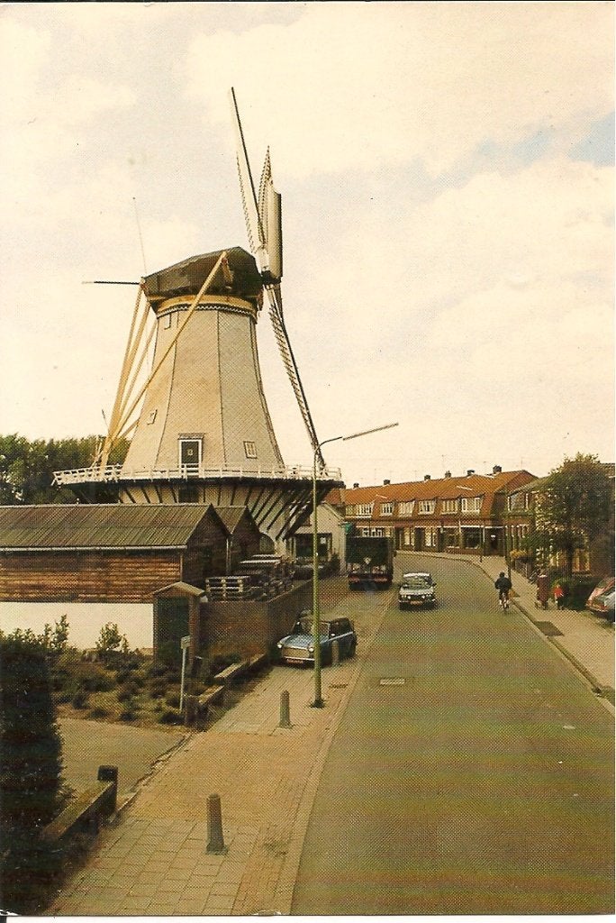 Ansichtkaart 's-Gravenzande, Molen en Naaldwijkseweg, Verzamelen, Ophalen of Verzenden, 1980 tot heden, Gelopen, Zuid-Holland