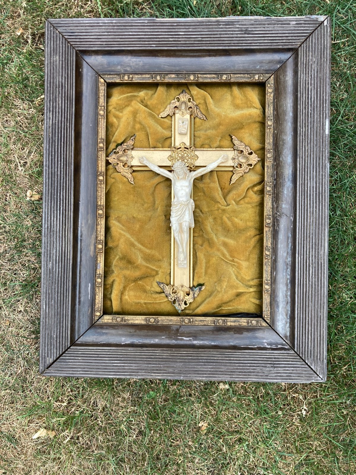 Diorama Kruisbeeld, Antiek en Kunst, Antiek | Religie, Ophalen of Verzenden