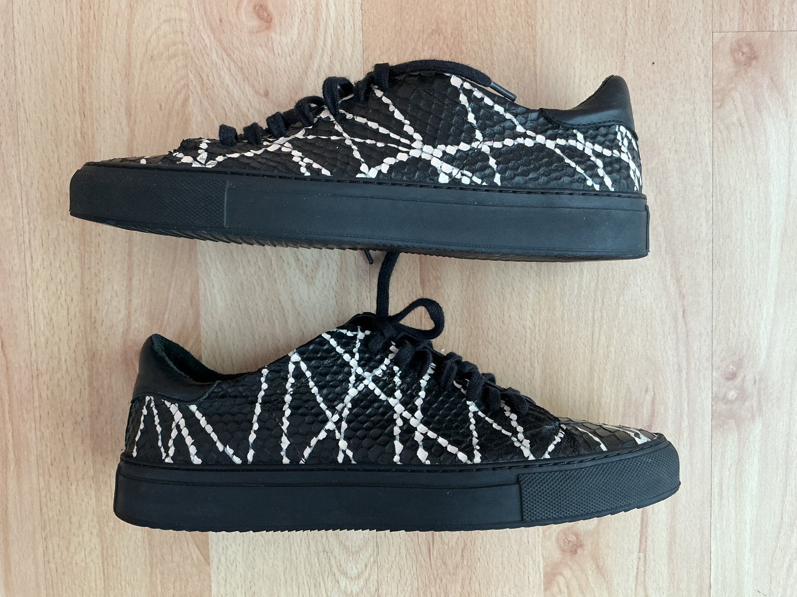 Axel Arigato Echt leer, Zwart, Ophalen of Verzenden, Sneakers of Gympen, Zo goed als nieuw