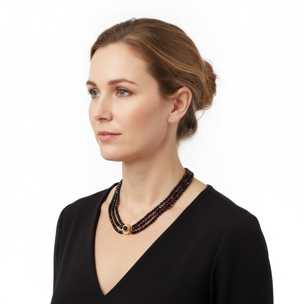 Granaten ketting met gouden slot, 39 cm