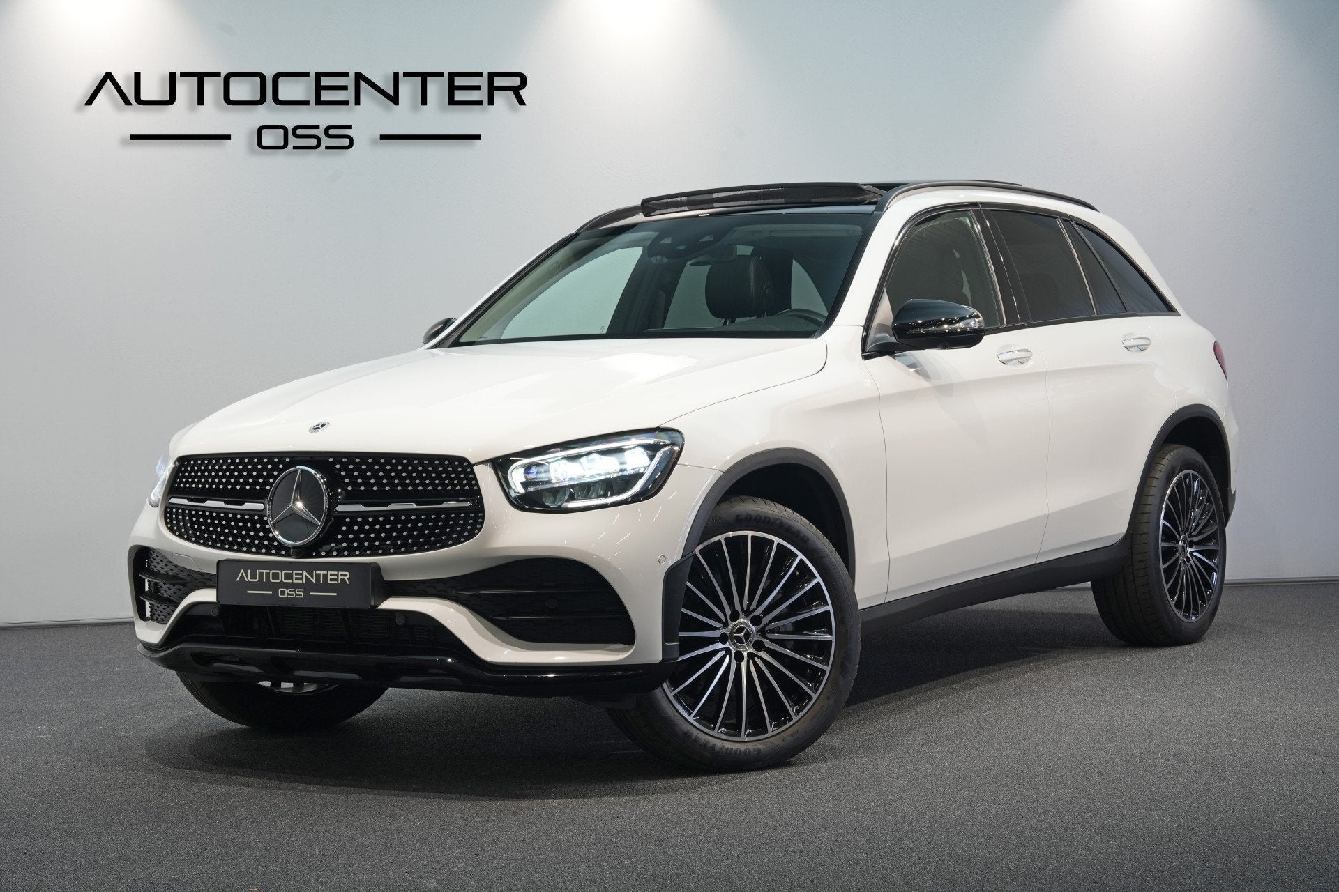 Mercedes-Benz GLC 300e 4MATIC AMG  20" LM  PANO  ME