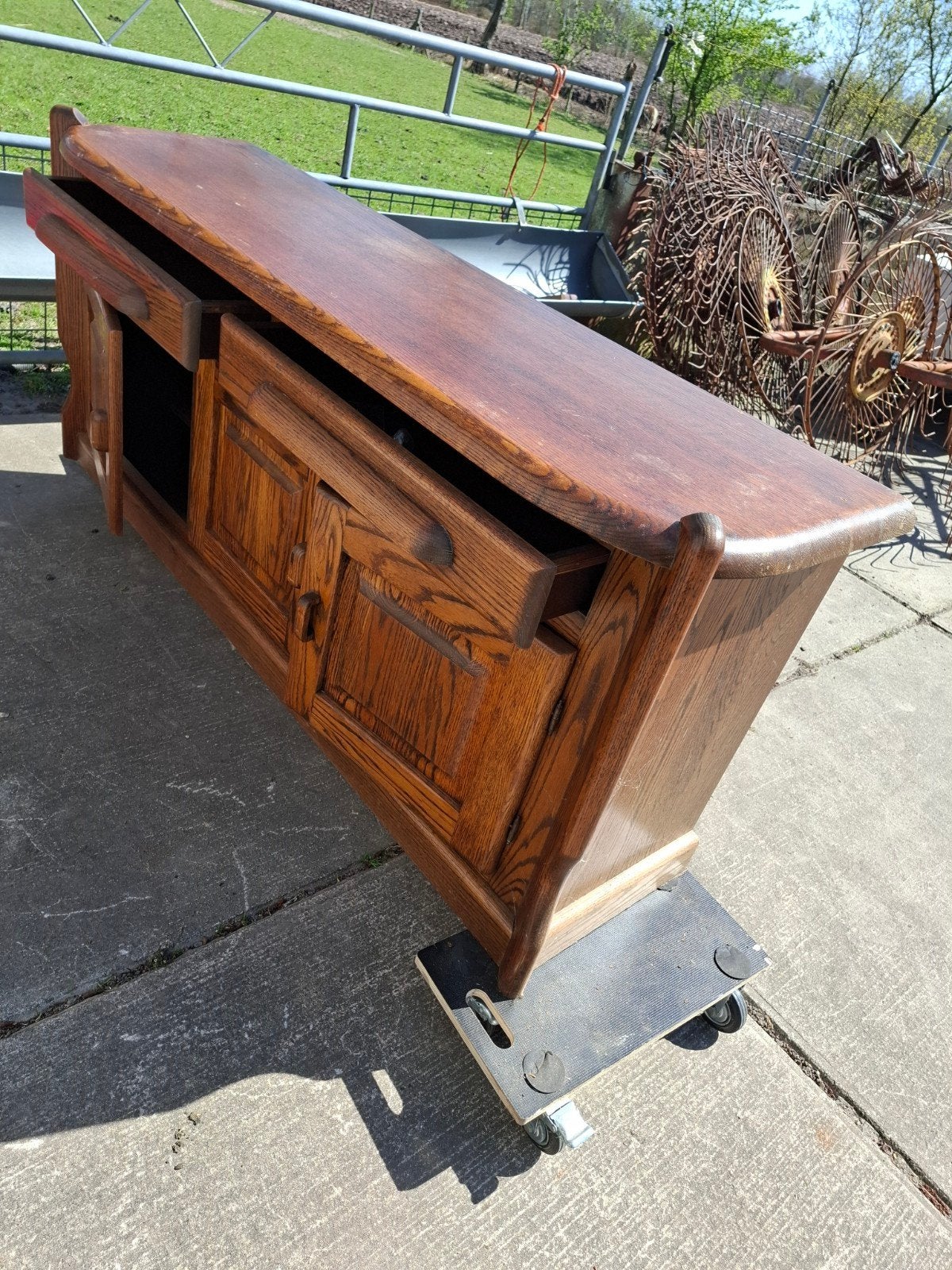 eiken dressoir met laden en deuren oerdegelijk, Huis en Inrichting, Kasten | Dressoirs, Ophalen of Verzenden, Gebruikt, 25 tot 50 cm