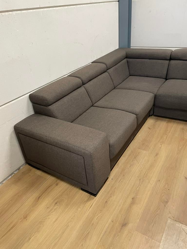 Mooie luxe taupe grijze hoekbank met hoofdsteunen  GEREINIGD, Huis en Inrichting, Banken | Bankstellen, Ophalen, 250 tot 300 cm