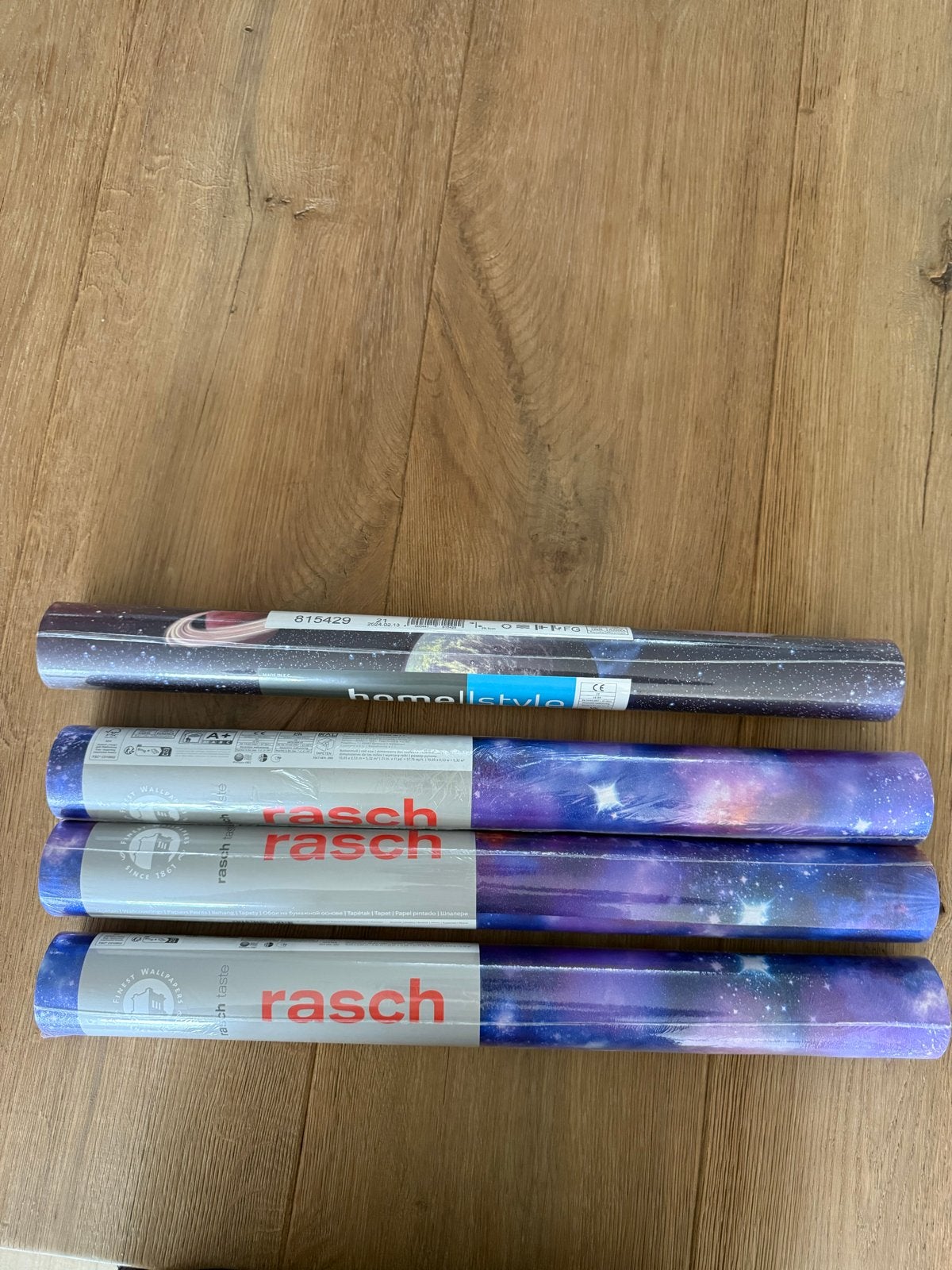 Rasch Vliesbehang Ruimte & Sterren - Paars/Blauw, Huis en Inrichting, Rasch, Paars, Ophalen of Verzenden, Vliesbehang