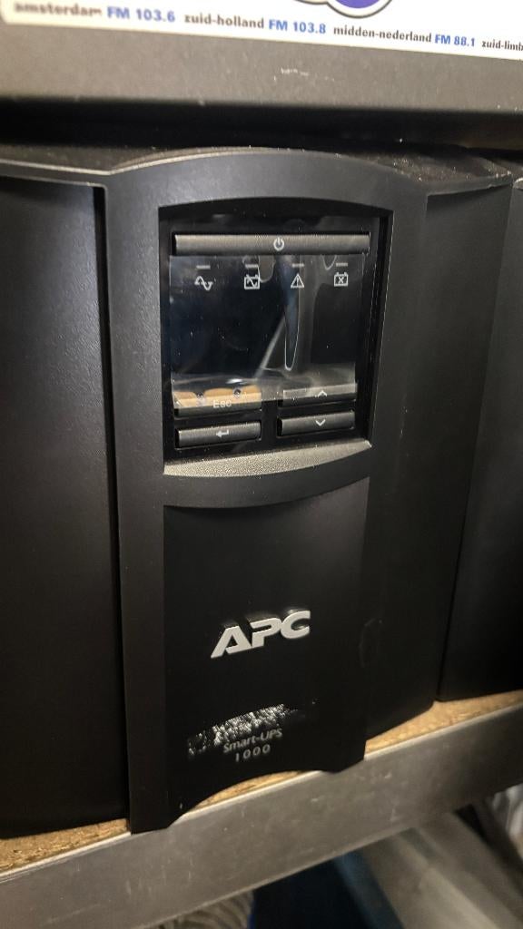 APC Smart-ups 1000 (nog 1 beschikbaar), Computers en Software, Noodvoedingen (UPS), Gebruikt, Ophalen of Verzenden