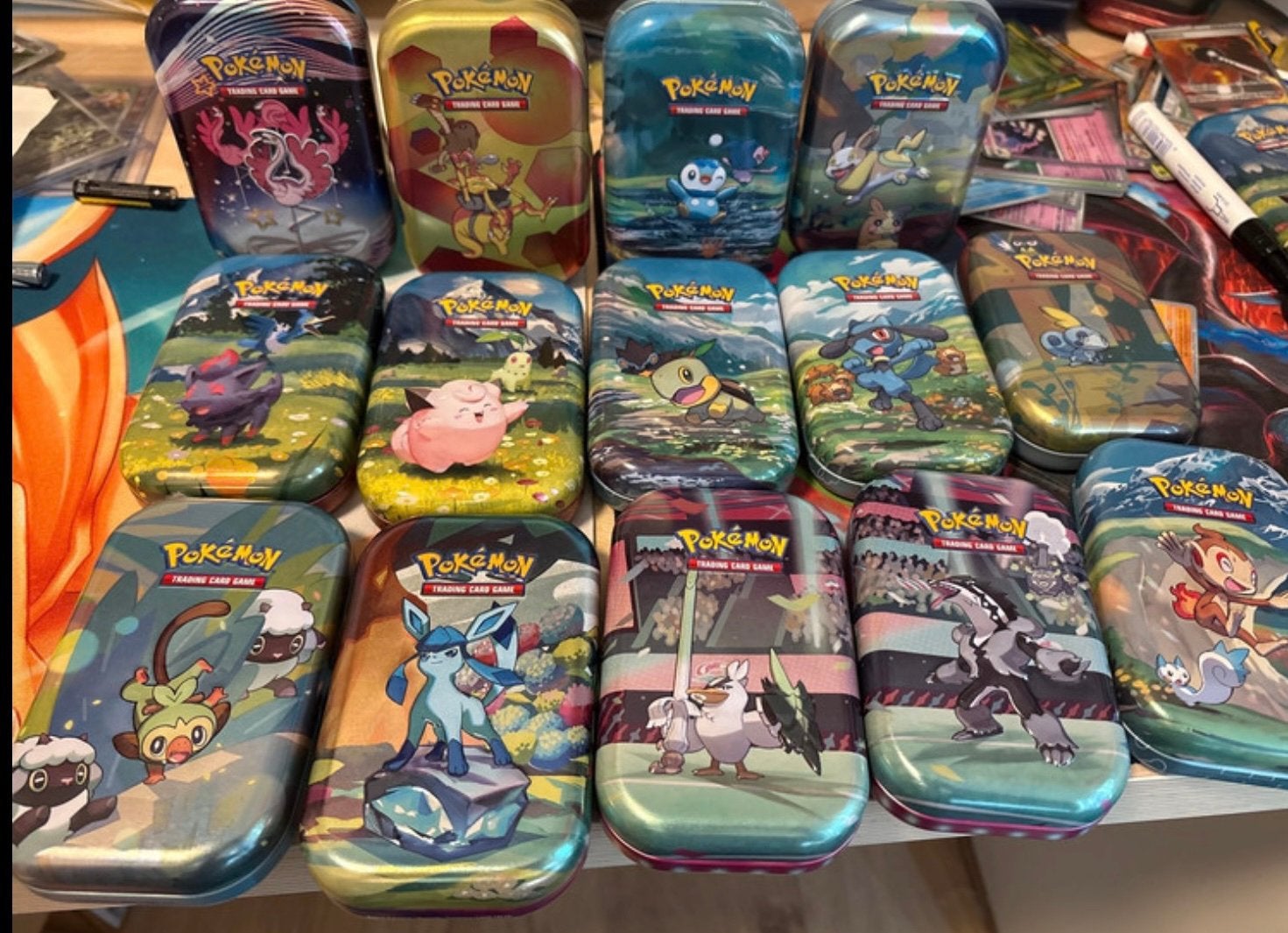 Pokemon tin, zie beschrijving!, Ophalen of Verzenden, Zo goed als nieuw, Meerdere kaarten