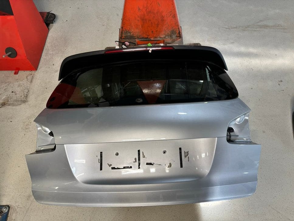 Achterklep Porsche Cayenne 958 facelift 2015+ zilvergrijs LM, Ophalen, Gebruikt, Achterklep, Porsche