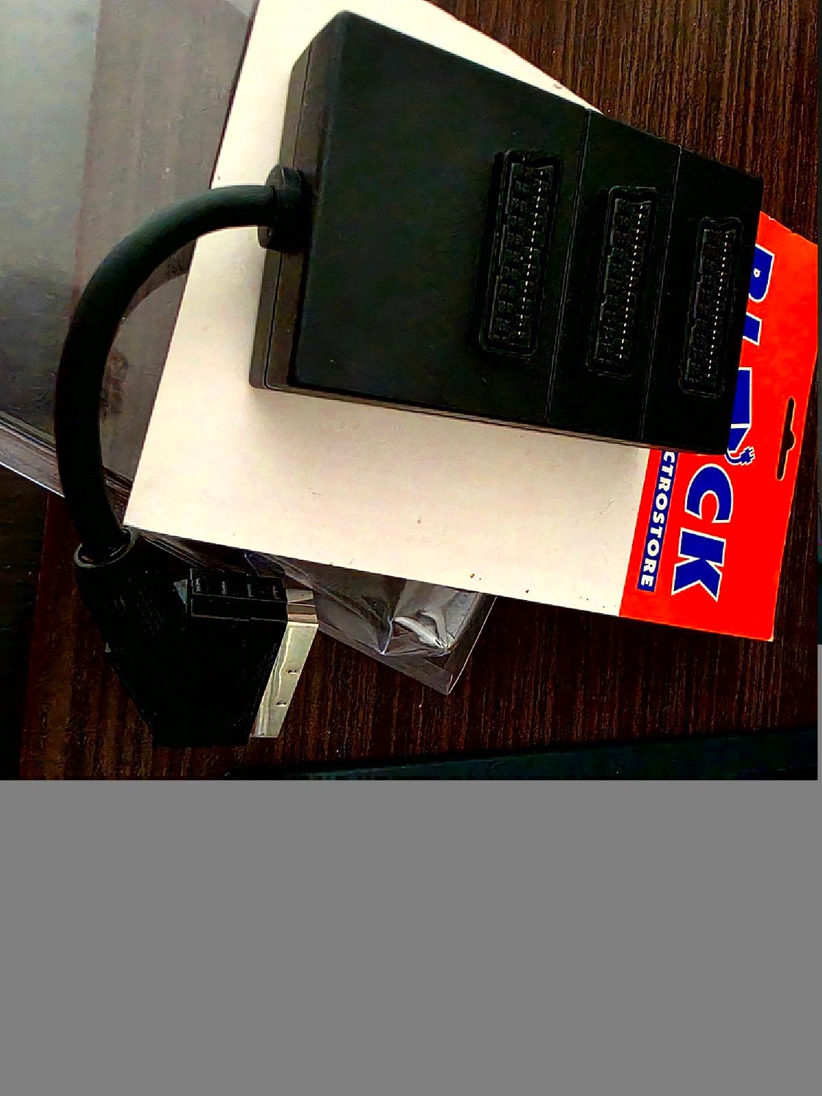 Scart splitter 3-weg - Nieuw in verpakking, Ophalen of Verzenden, Nieuw, Minder dan 2 meter, Scartkabel