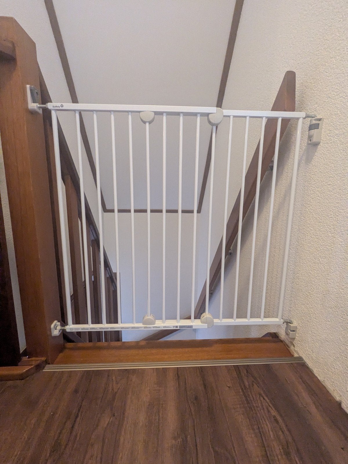 2 stuks Safety1st Wall Fix Traphekjes - Uitschuifbaar - Wit, Ophalen, Gebruikt, 100 tot 115 cm, Metaal of IJzer