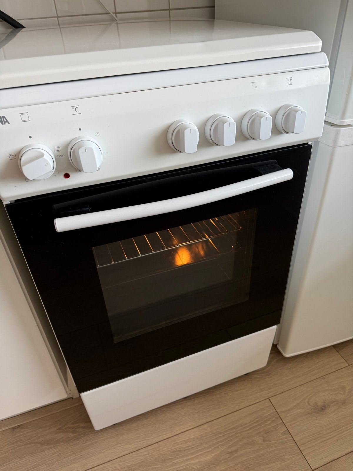 Etna gasfornuis met oven, Witgoed en Apparatuur, Fornuizen, Ophalen, Grill, 4 kookzones, Zo goed als nieuw