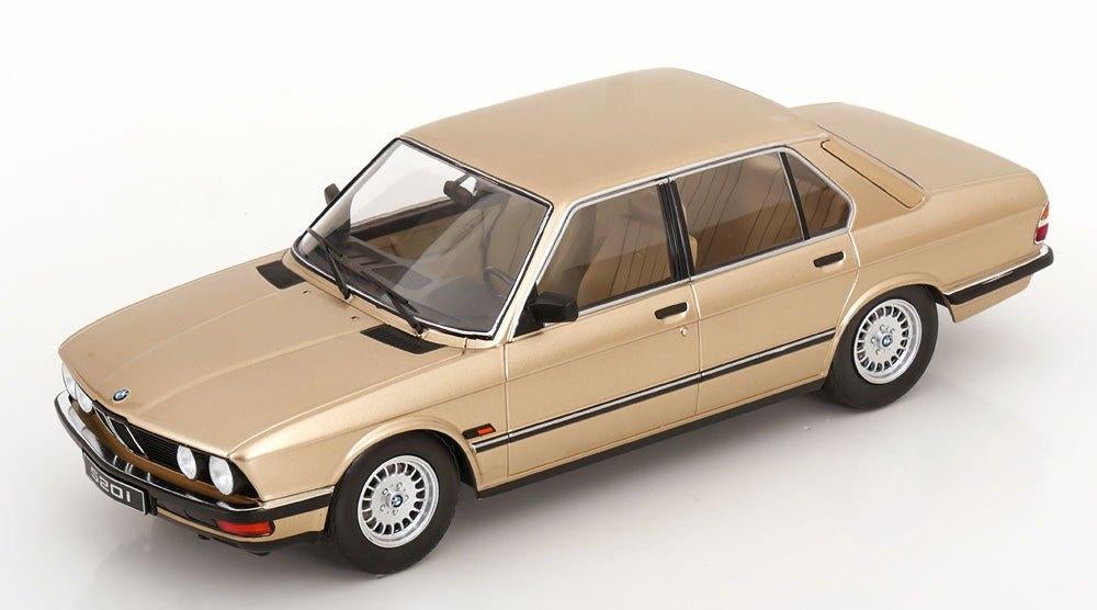BMW 520i (E28) 1987 Goud Metallic 1-18 Ixo Models, Hobby en Vrije tijd, Modelauto's | 1:18, Overige merken, Tschuiten@hotmail.com