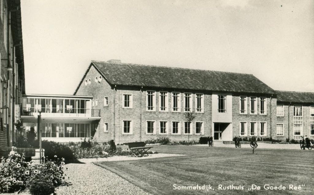 Sommelsdijk Ansichtkaart raadhuid, Verzenden