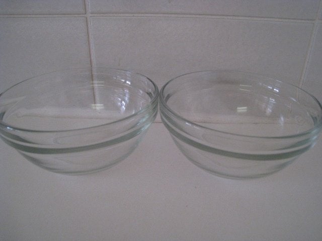 2 glazen schalen, Arcoroc France, maten H 5,5cm x dam 12cm, Huis en Inrichting, Ophalen, Aardewerk, Overige stijlen, Bord(en)