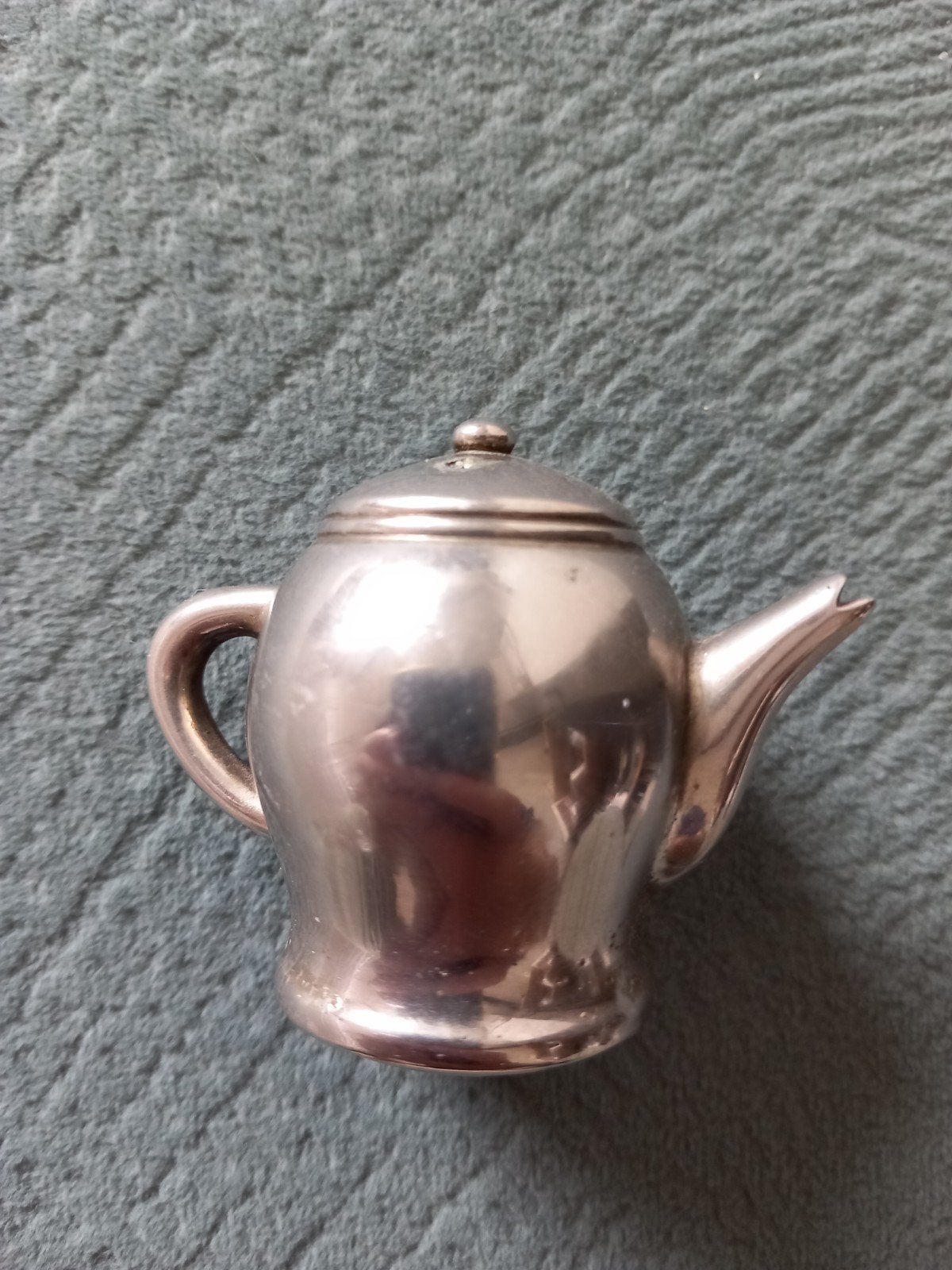Vintage zoutvaatje in vorm van een theepot, hoogte 4,5 cm, Antiek en Kunst, Curiosa en Brocante, Ophalen of Verzenden