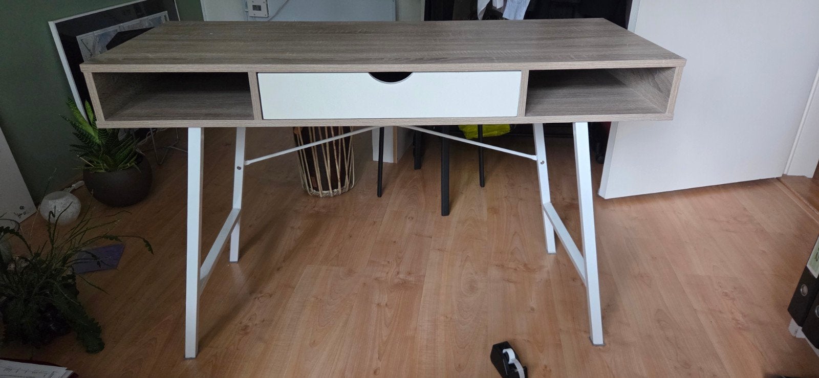 Houten bureau met metalen onderstel - 120x48 cm, Ophalen, Overige typen, Gebruikt, Modern