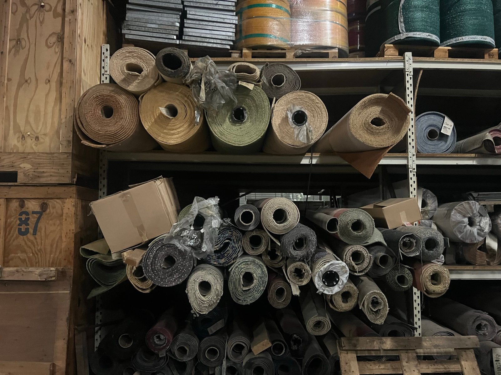 Grote partij tapijt rollen en coupons, Gebruikt, Beige, Ophalen of Verzenden, 200 cm of meer