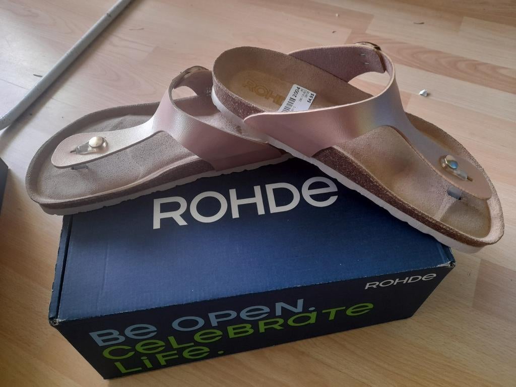 Nieuwe  BIRKENSTOCK Rohde slippers maat 40 - comfortabel, Slippers, Overige kleuren, Ophalen of Verzenden, Rohde
