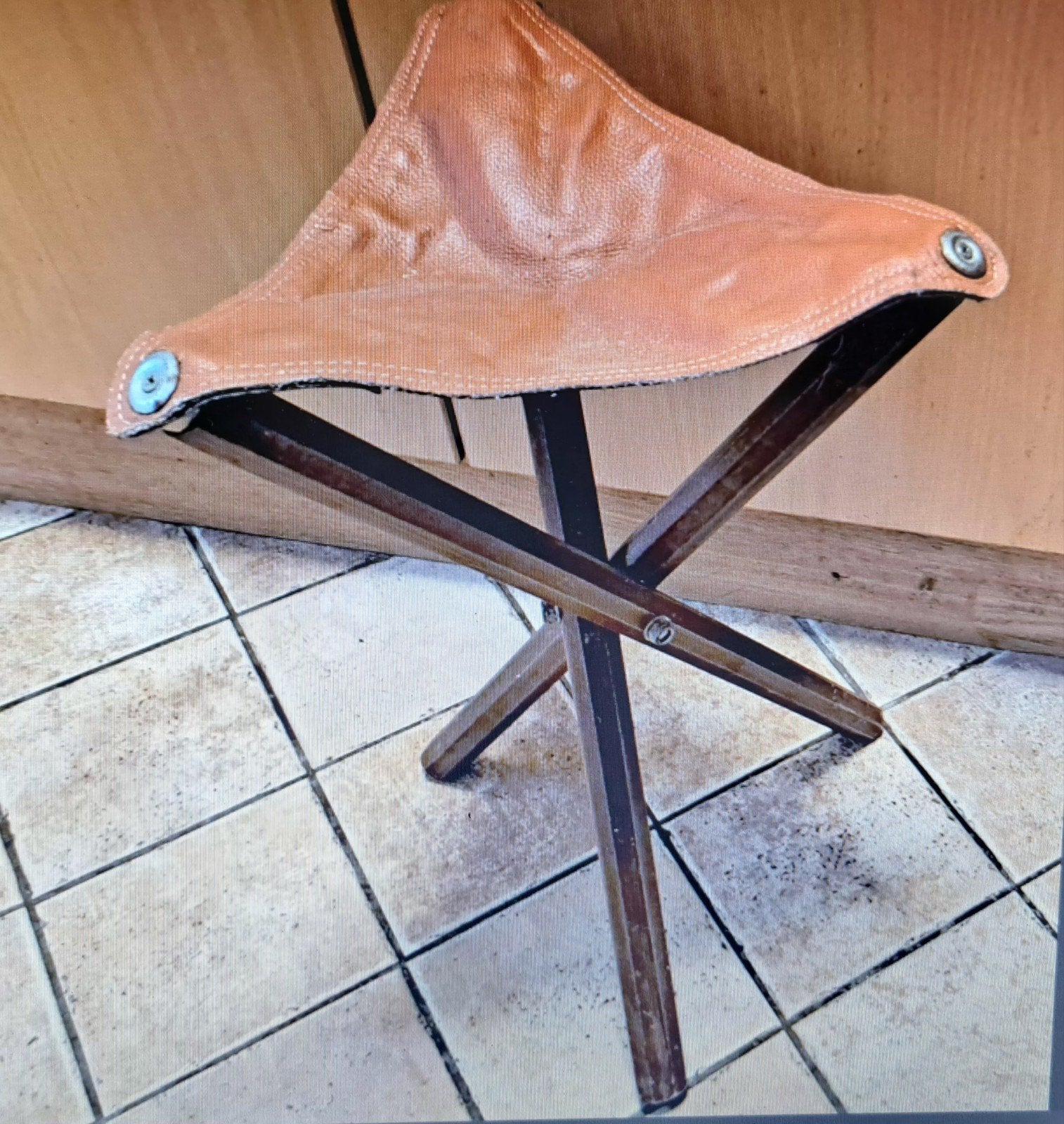 Vintage inklapbaar krukje van hout en leer, Ophalen of Verzenden
