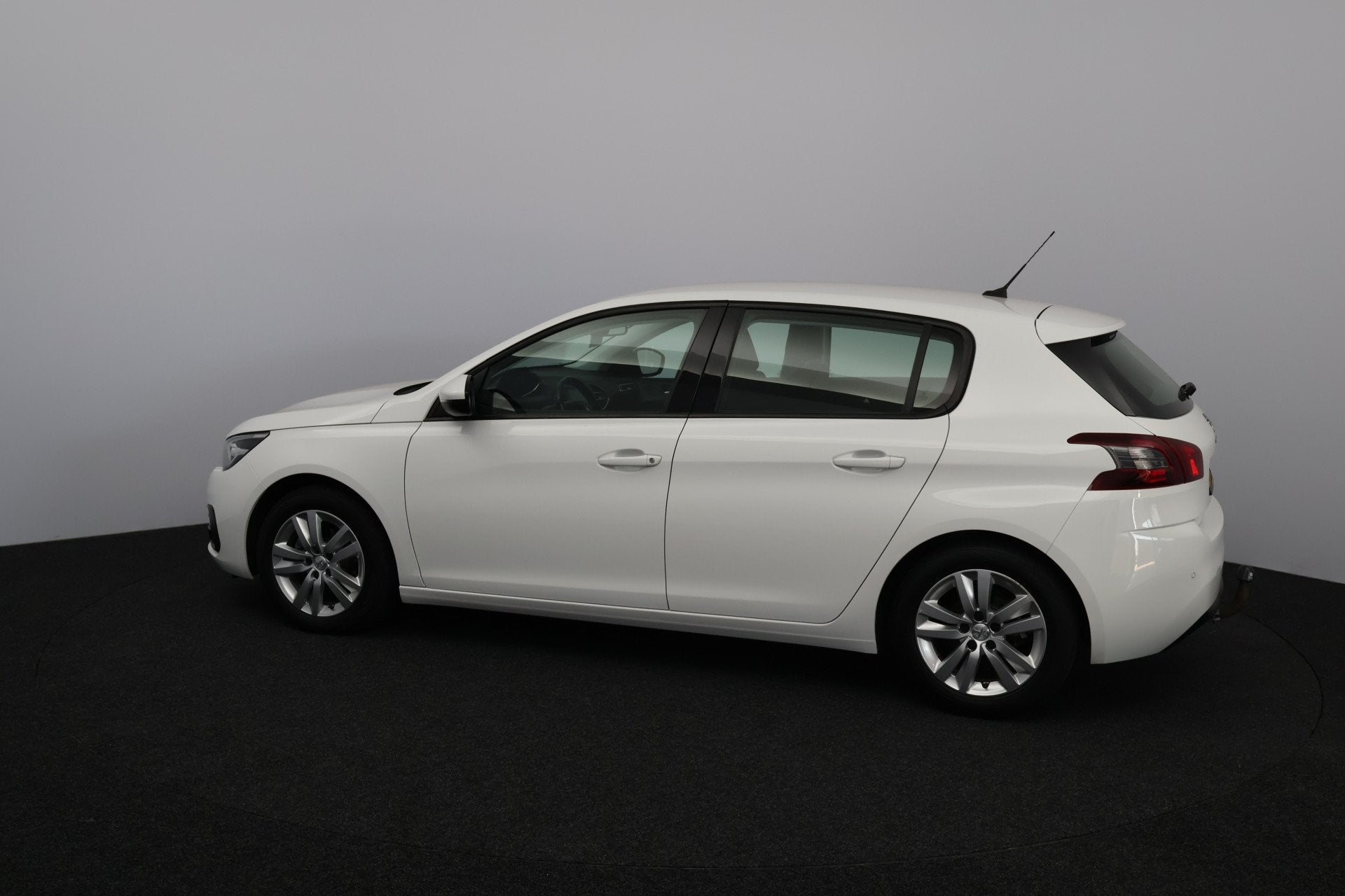 Peugeot 308 1.2 PureTech Active /D-Riem Verv. 180.000KM! /Tr, Auto's, Stof, Gebruikt, Euro 6, Wit