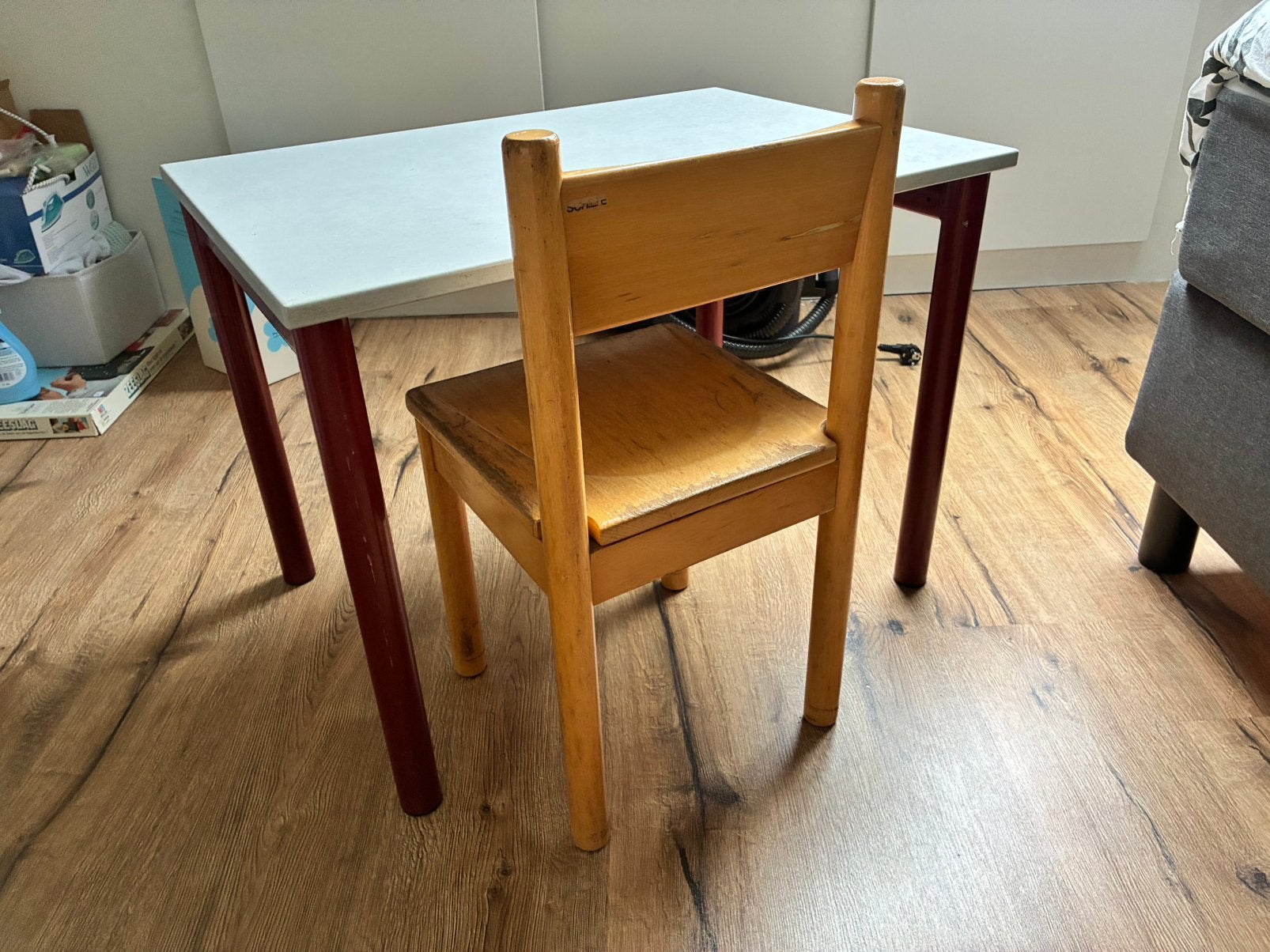 Kleutertafel en stoel, Ophalen, Zo goed als nieuw, Tafel(s) en Stoel(en)