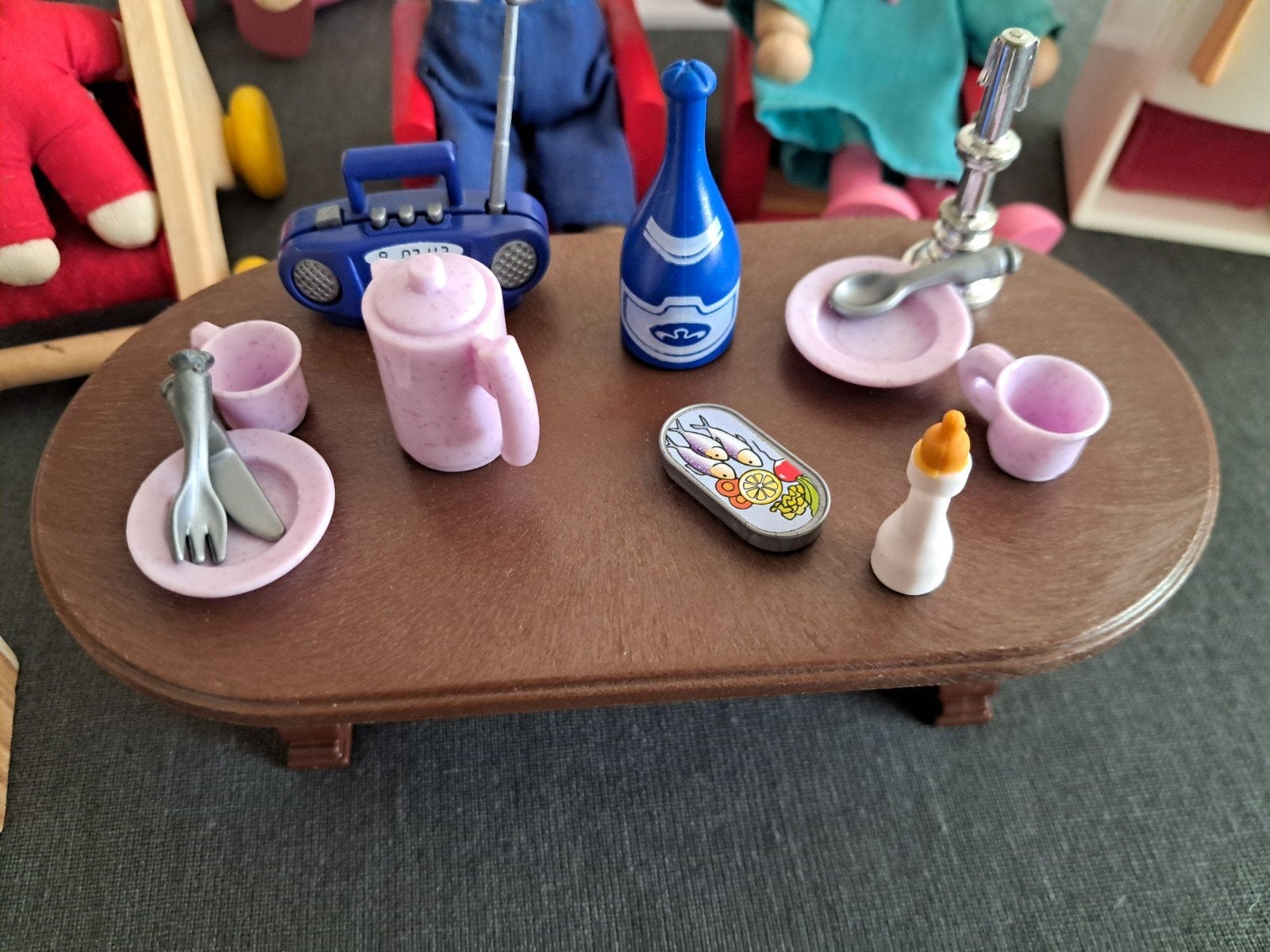 Foto 22 van Groot Playwood Poppenhuis met Meubels Poppetjes & Accessoire