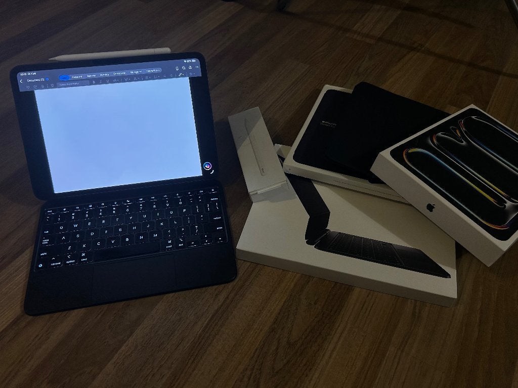 IPad Pro M4 11” Magic Keyboard, Bescherming voor- en achterkant, Ophalen of Verzenden, Zo goed als nieuw, Apple
