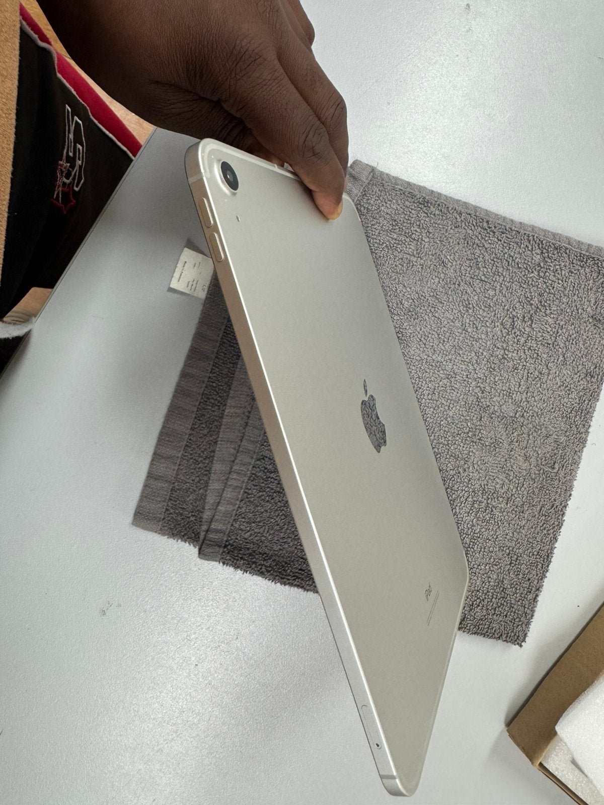 Apple iPad(10e generatie - 2022)64GB Zilver Wi-Fi + Cellular, 10 inch, 3500 DW, Gebruikt, Mobii-X