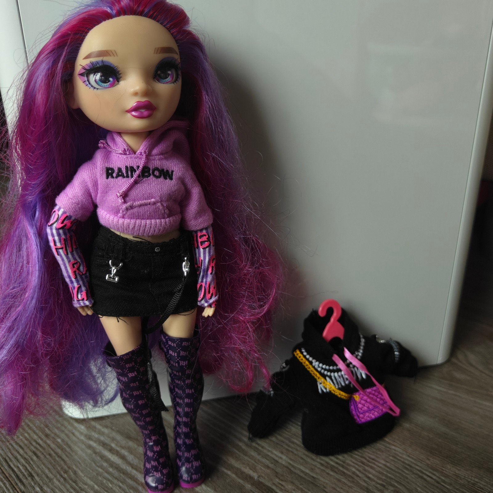 Rainbow High Pop Emi Vanda Modepop met Accessoires, Ophalen of Verzenden, Zo goed als nieuw, Overige typen
