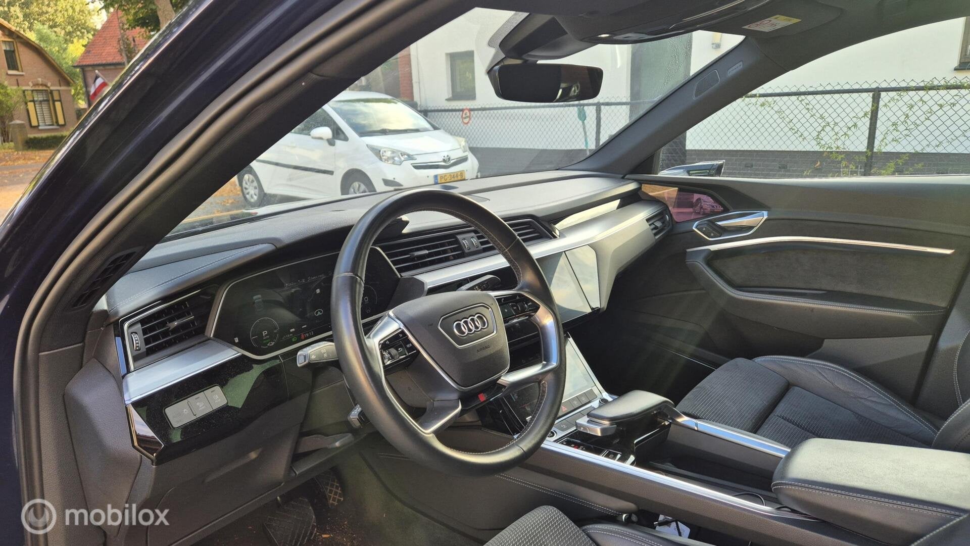 Audi e-tron Sportback 55 quattro S edition, B&O, pano, night, Auto's, Audi, Automaat, Dealer onderhouden, 95 kWh, Blauw