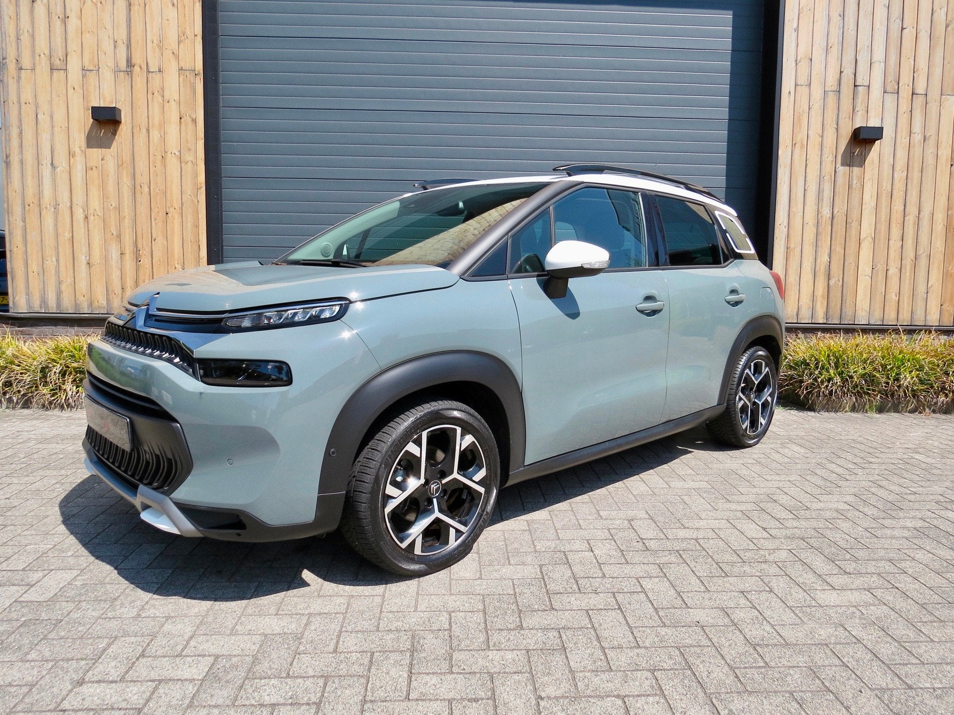 Citroen C3 Aircross 1.2 PureTech Shine *Leder *Camera *Navi, Auto's, Voorwielaandrijving, Gebruikt, Euro 6, 1199 cc