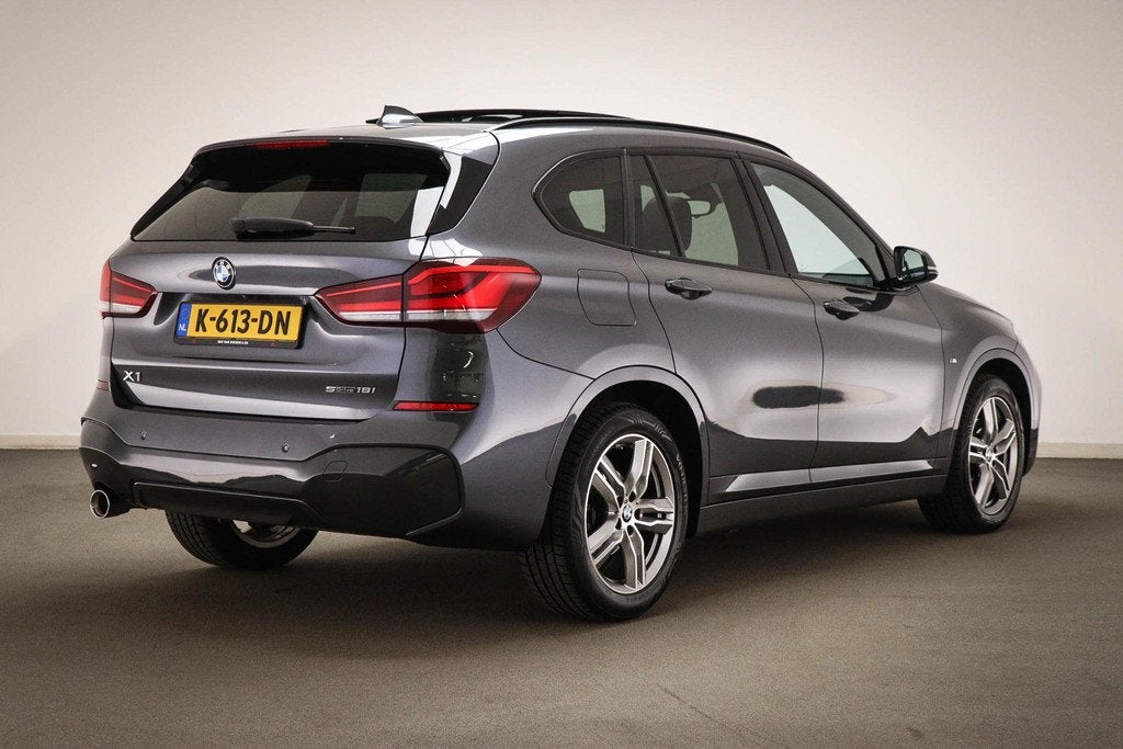 BMW X1 sDrive18i M-Sport High Executive | PANORAMADAK | DAB, Stof, Gebruikt, Met garantie (alle), 19 km/l